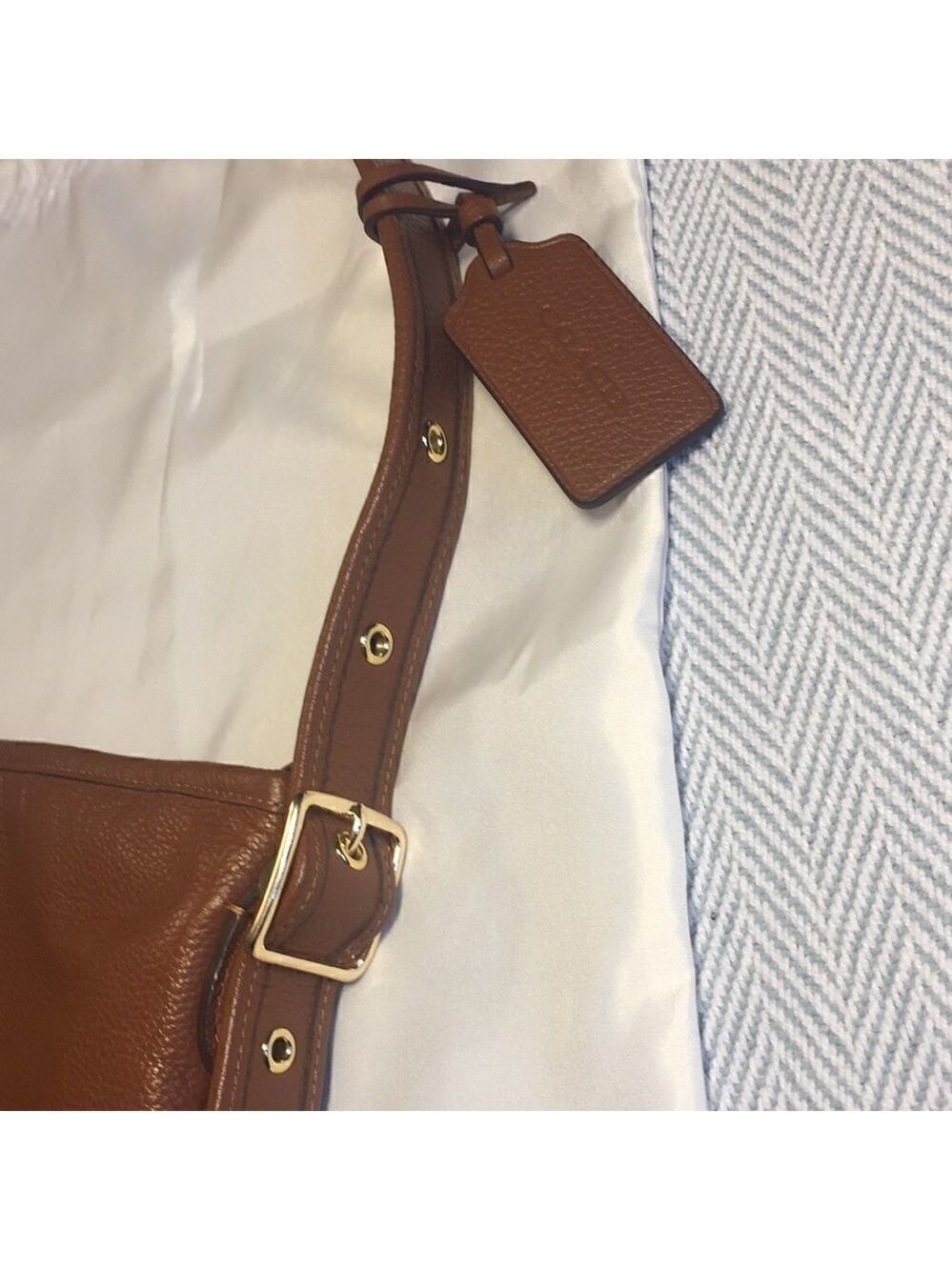 Coach Classic Shoulder BAG with Dust Bag, Brown Pebbled leather Adjustable strap - Picture 13 of 16